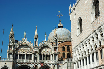 Fototapeta na wymiar Famous venetian Patriarchal Cathedral Basilica of Saint Mark,Ita