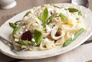 Asparagus and beetroot pasta with cheese
