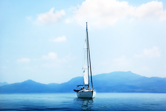 Fototapeta yacht and blue water ocean