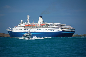 Fototapeta na wymiar cruise liner