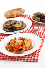 PIATTI CON FRITTATA E MELANZANE