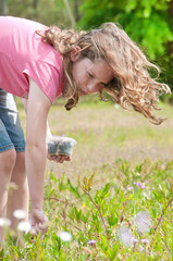 Fototapeta premium girl picking berries