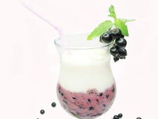 fruit cocktail smoothie with black currant