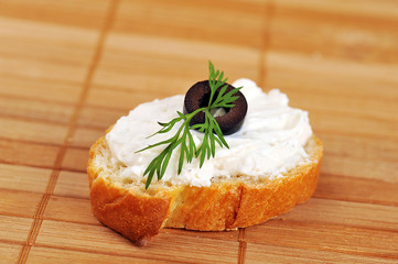 sandwich of toasted bread