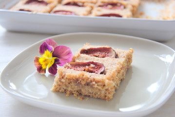 Nut cake with figs