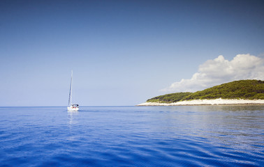 Krajobraz morski Adriatyku. Rejs po Chorwacji.