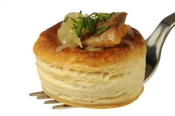 Vol au vent con arenque y cebolla