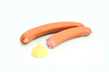 Wiener Würstchen angebissen mit scharfem Senf