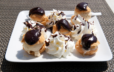 profiteroles et crème chantilly
