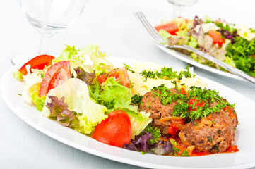 Meatballs in tomato sauce