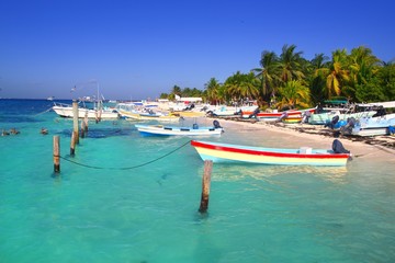 Fototapeta na wymiar Łodzie Isla Mujeres Meksyk Morze Karaibskie