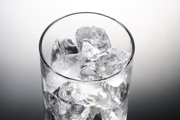 グラスの氷