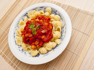 makaron w sosie pomidorowym