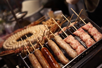 Brochettes de petites saucisses
