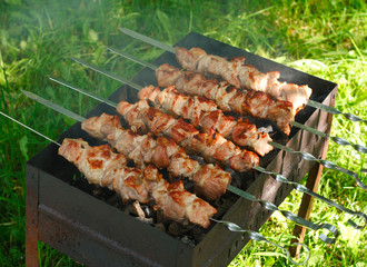 Meat, grilled over charcoal (barbecue over charcoal).