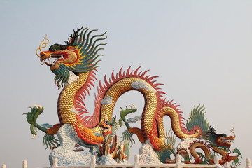 Naklejka premium dragon statue at Chinese temple
