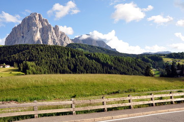 Naklejka premium Blick auf den Langkofel und Plattkofel