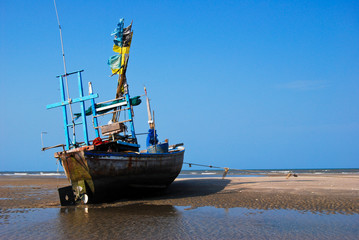 Fototapeta premium fisherman boat on the sea shore