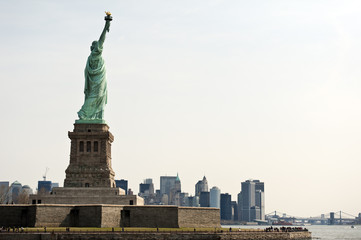 Fototapeta na wymiar Statua Wolności i Manhattan