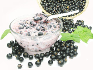 fruit smoothie yogurt with currant