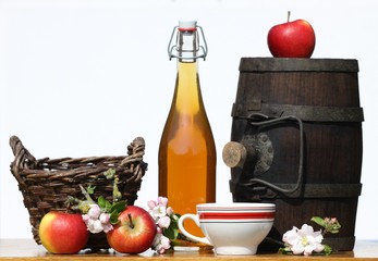 cidre,pomme,jus,bretagne,normandie,tonneau,bouteille