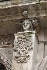 fregio barocco in una casa siciliana