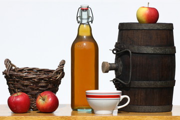 cidre,pomme,jus,bretagne,normandie,tonneau,bouteille