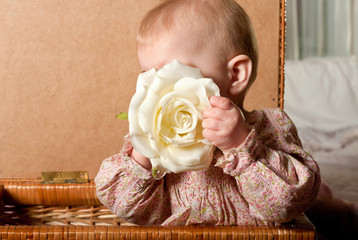Fototapeta na wymiar Little girl with flower