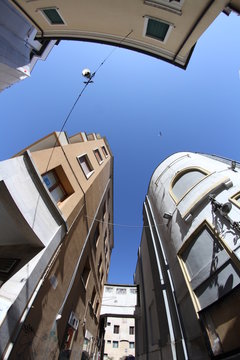 edifici ripresi dal basso con fisheye