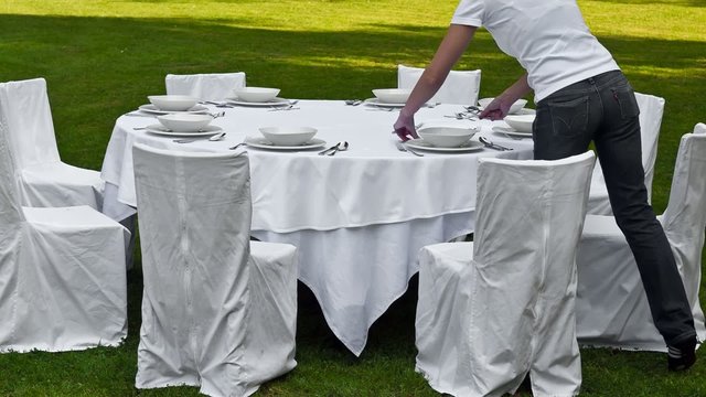 Hochzeitstafel eindecken