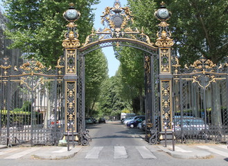 Fototapeta premium Grille d'entrée du Parc Monceau à Paris