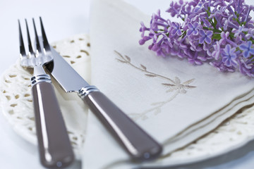 Tischgedeck mit Stoffserviette