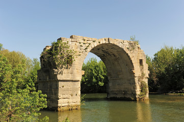 Fototapeta na wymiar Site d'Ambrussum (pont)