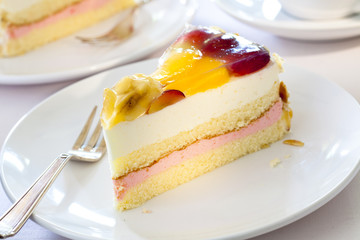 Sahnetorte mit Obst