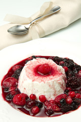 panna cotta ai frutti di bosco