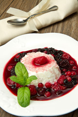 panna cotta ai frutti di bosco