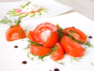 salad of tomatoes and dill