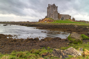 Fototapeta na wymiar Dunguaire castle in west Ireland - HDR