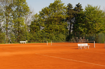 Courts de tennis vides.