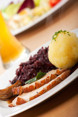 Schweinebraten in Scheiben