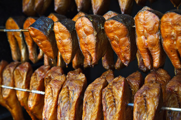 Räucherfisch im Räucherofen