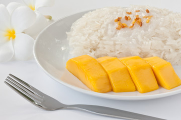Thai dessert sweet sticky rice with mango