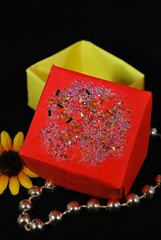 selbst gebasteltete Geschenkdose