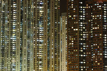 Fototapeta na wymiar apartment building at night