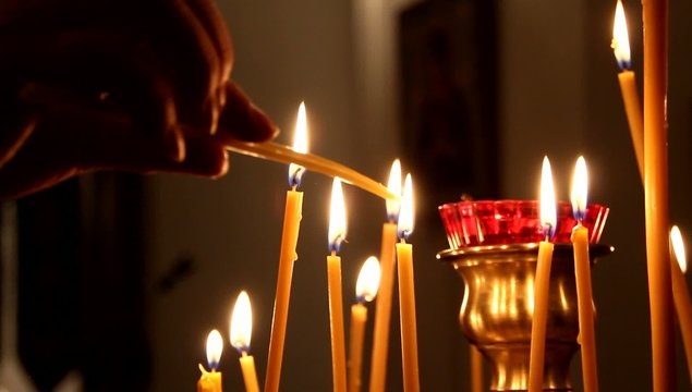 Горящие свечи