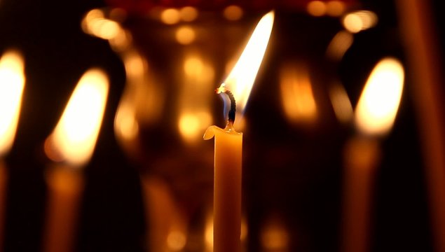 Горящие свечи