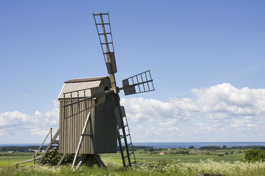 windmühle auf öland in schweden