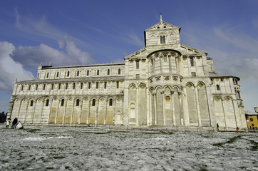 Fototapeta na wymiar Duomo in Piazza dei Miracoli, Pisa