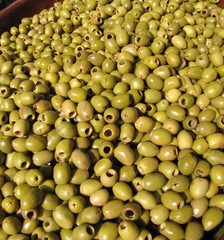 Olives vertes dénoyautées au marché