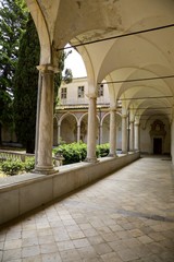 Fototapeta na wymiar colonnato chiostro Certosa di Pisa in Calci5